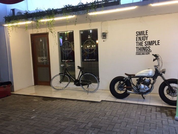 Paddock didirikan oleh Rumah Ban Motor, Panglima Kopi, dan Restomax Moto Detailing.