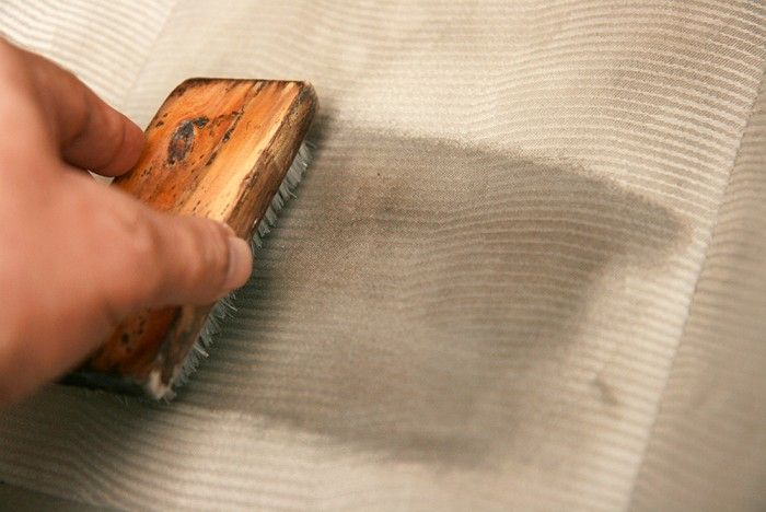 Bersihkan Noda Di Sarung Jok Berbahan Fabric Cukup Pakai Sabun Cuci Piring Cair