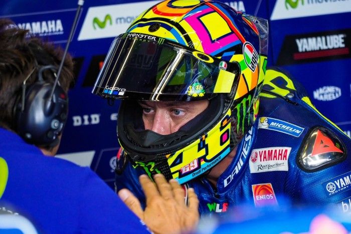 Di GP Austria, Valentino Rossi bilang ban belakangnya nge-drop banyak sehingga mengganggu performa dan kecepatannya