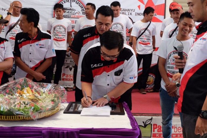 Pengukuhan pengurus Toyota Avanza Club Indonesia (TACI) chapter Pusaka di Karawang