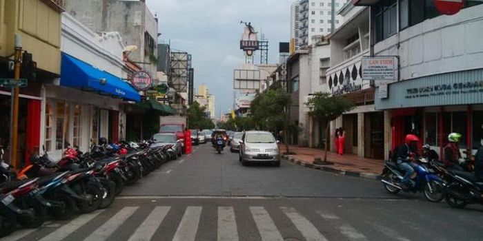 Jalan Braga, Bandung, Jawa Barat. Di Jalan ini, Braga Culinary Night akan digelar setiap Sabtu malam