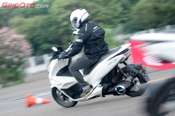Prosedur Awal Menghidupkan Honda Pcx Electric Lebih Safety Seperti Ini Langkahnya Gridoto Com Prosedur Awal Menghidupkan Honda Pcx Electric Lebih Safety Seperti Ini Langkahnya Gridoto Com