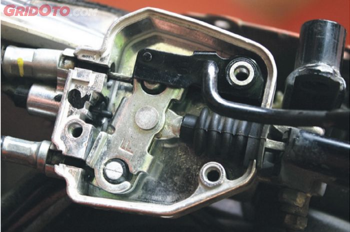 Cara Atasi Masalah Rem Parkir Motor Matic Honda Yang Tersangkut Gridoto Com Cara Atasi Masalah Rem Parkir Motor Matic Honda Yang Tersangkut Gridoto Com