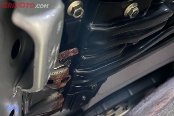 Cara Efektif Membuka Baut Berkarat pada Mobil Bekas Tanpa Merusak Drat