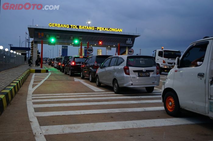 Kondisi Gerbang Tol Batang-Pekalongan setelah resmi beroperasi hari ini, Jumat (21/12/2018)