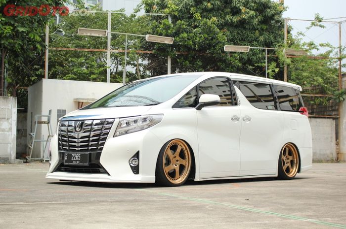 Toyota Alphard Admiration Belta