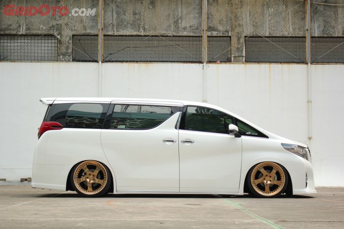 White on gold, keren!