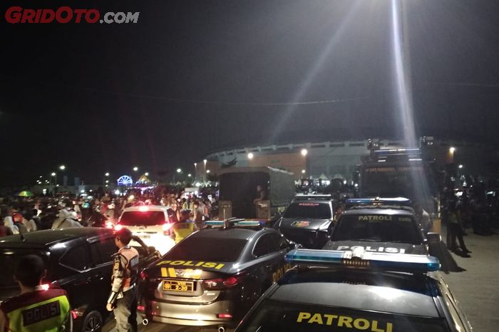 Suasana malam tahun baru 2019 di Stadion Pakansari Cibinong Kab. Bogor, Jawa Barat