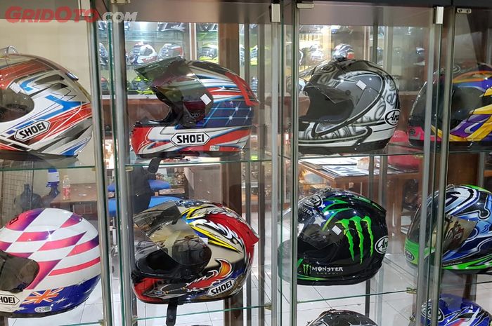 Ilustrasi helm branded kondisi seken