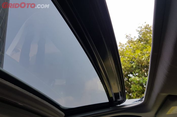 Ilustrasi Kaca Sunroof Toyota All New Camry