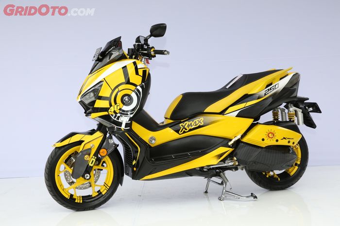 Yamaha XMAX pakai livery Rossi