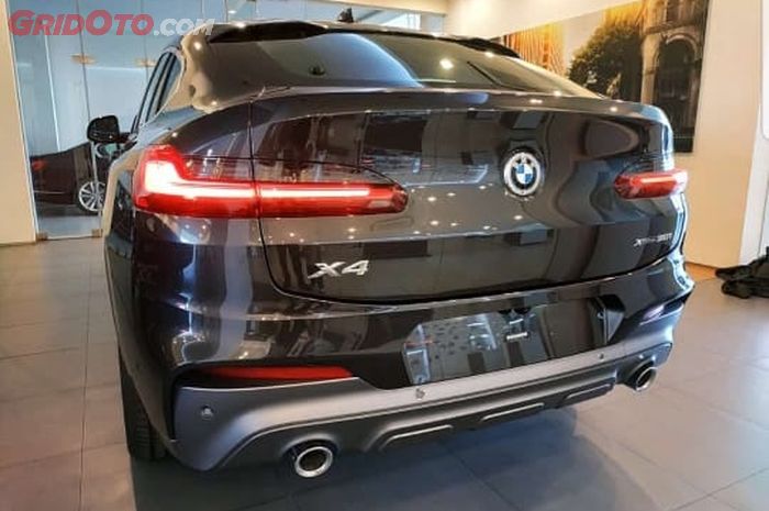 Unit BMW X4 yang Akan Dikirim ke Konsumen di Jakarta