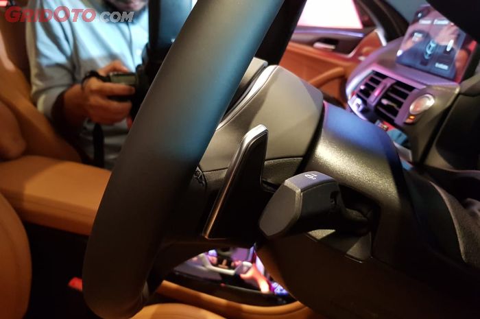 Paddle Shift yang Hadir di BMW X4 M Sport X