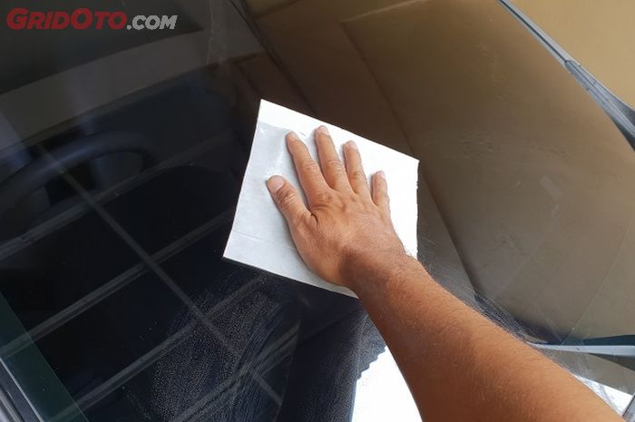 Kaca mobil bekas berdebu jangan langsung dilap (foto ilustrasi)