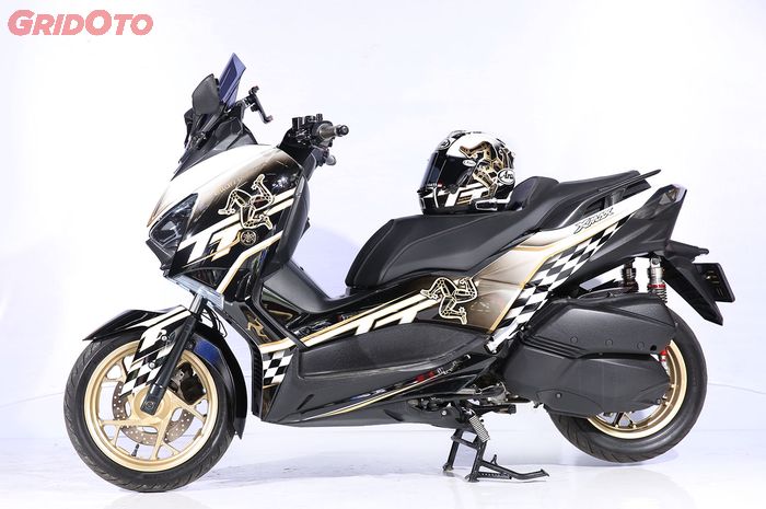 Modifikasi Yamaha XMAX 250 Bermotif Helm Arai TT Isle of Man