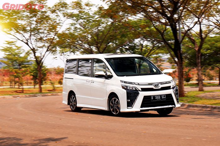 Toyota Voxy jadi MPV dengan pintu geser yang cukup diminati