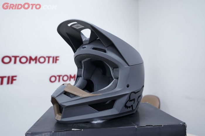 Helm trail fox sales