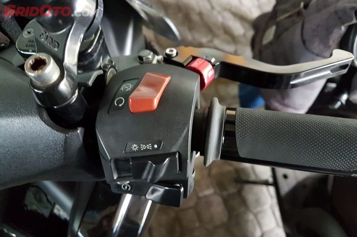 Pasang saklar Bajaj Pulsar di Yamaha NMAX cegah elektrik starter ngadat