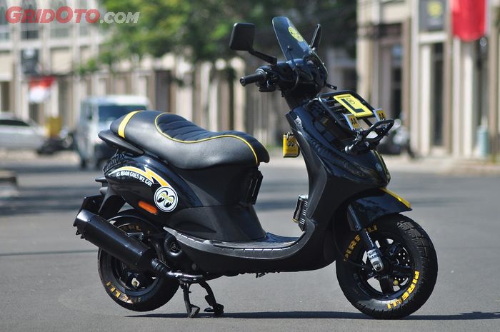 Piaggio Zip bergaya racing 80-an