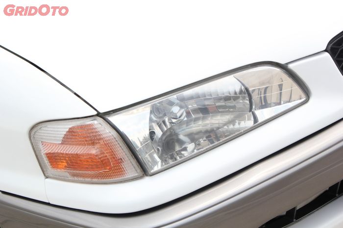 Ilustrasi lampu bohlam mobil bekas