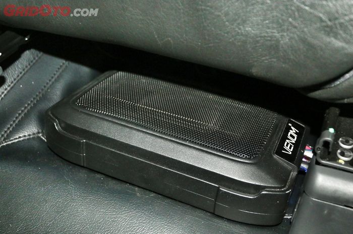 Subwoofer aktif lansiran Venom Audi