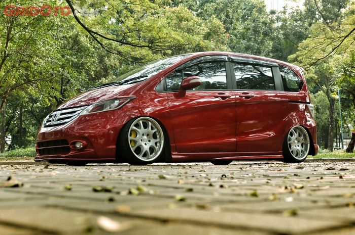 Honda Freed elegan 'no dangdut-dangdut'