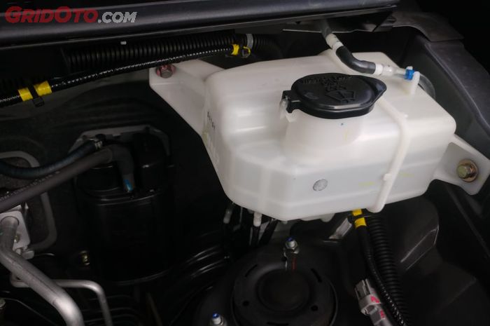 Jangan pakai air wiper mobil diesel atau bensin yang abal-abal (foto ilustrasi)