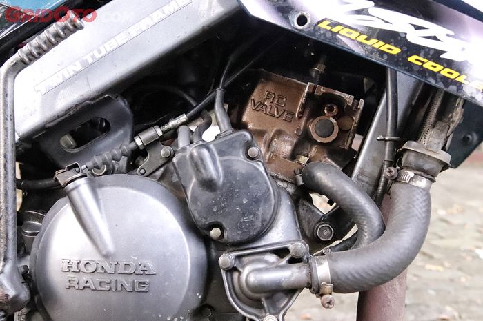 RC Valve di Honda NSR150 tentu enggak bisa dilepas langsung, ada banyak penyesuaiannya agar motor bisa lari dengan normal