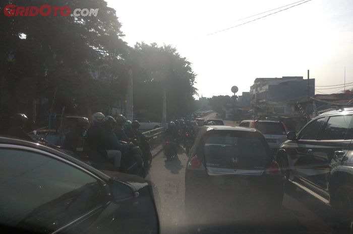 Kemacetan mengular di bilangan Jakarta Barat