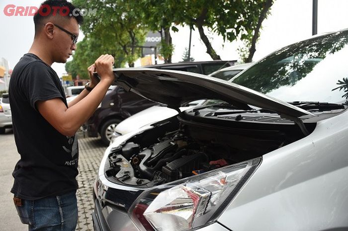 Ilustrasi pengecekan mobil