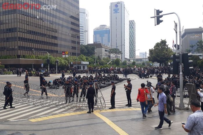 Jl. MH Thamrin di tutup sampai batas waktu tidak dtentukan