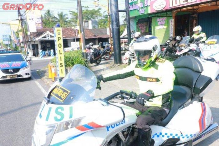 Irjen Pol Ahmad Dofiri mengecek jalur mudik 2019, saat menjabat Kapolda DIY gunakan motor besar Victory Vision