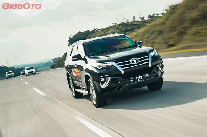 Ilustrasi Toyota Fortuner diesel generasi kedua bekas tipe VRZ 