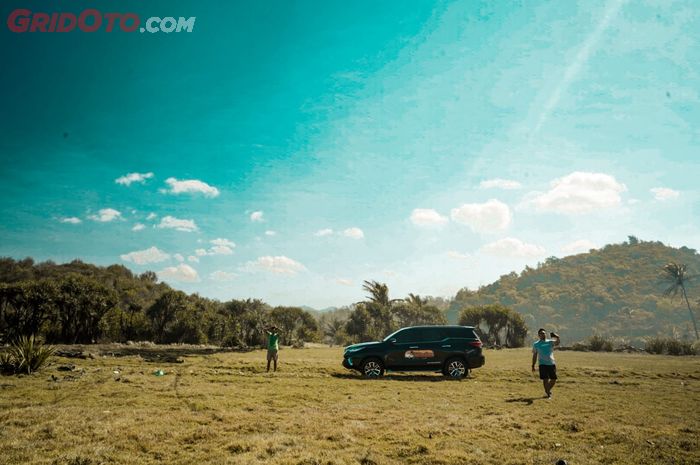 Toyota Fortuner Hidden Beach, Pemandangan Pantai Rangiro