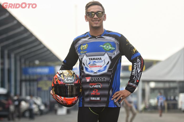 Andrea Marsiglietti dengan helm kebanggaannya