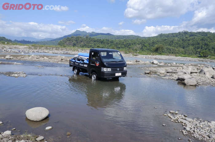 PT Suzuki Indomobil Sales (SIS) bersama dengan rekan-rekan media melakukan tes drive ke Tambang Batu Parangloe.