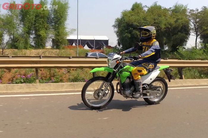 Posisi riding Kawasaki KLX230