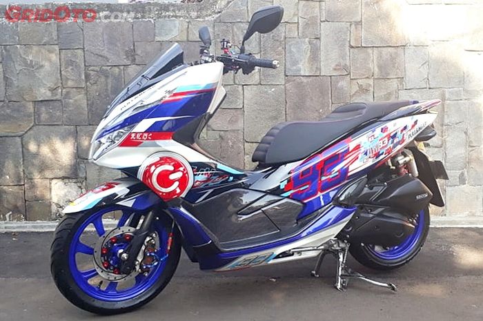 Honda PCX 150 pakai livery helm Marc Marquez