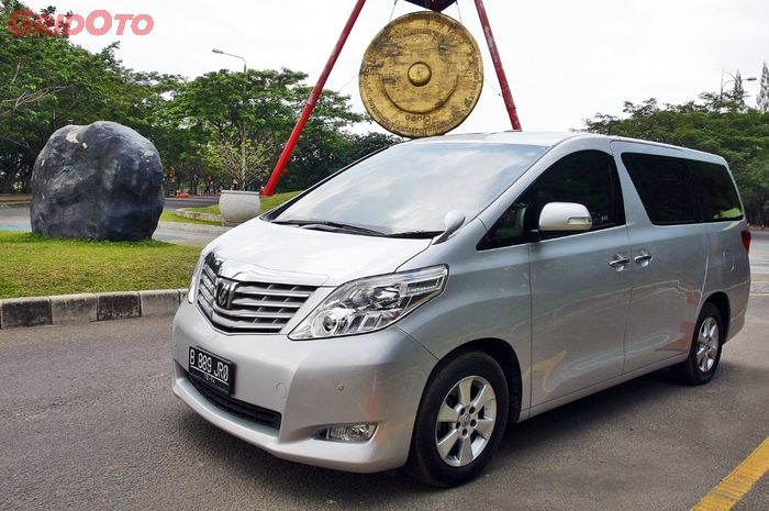 Ilustrasi. Minat Toyota Alphard tahun 2013, perhatikan penyakit ininya