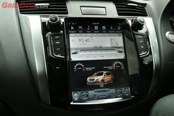 Head unit jumbo model Tesla di Nissan Terra