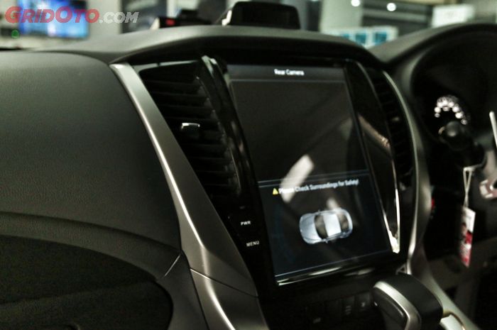Fitur dan spesifikasi head unit model Tesla ini sudah canggih