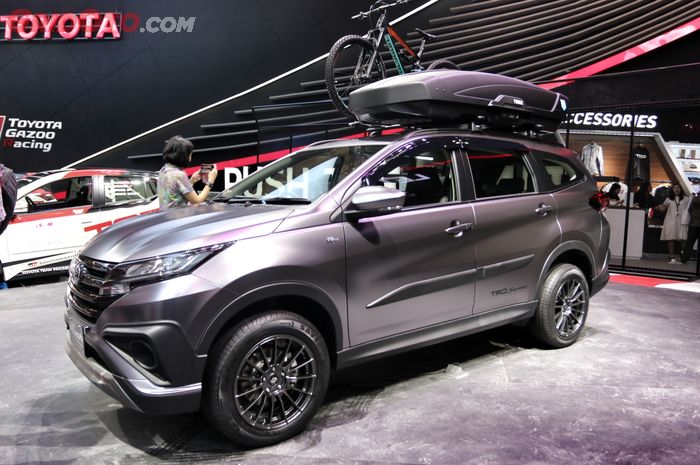 Toyota Rush Siap Liburan, Atap Padat Pasang Roof Box dan Angkut Sepeda