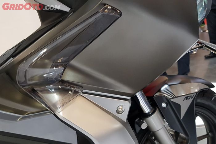 Leg deflector Honda ADV150