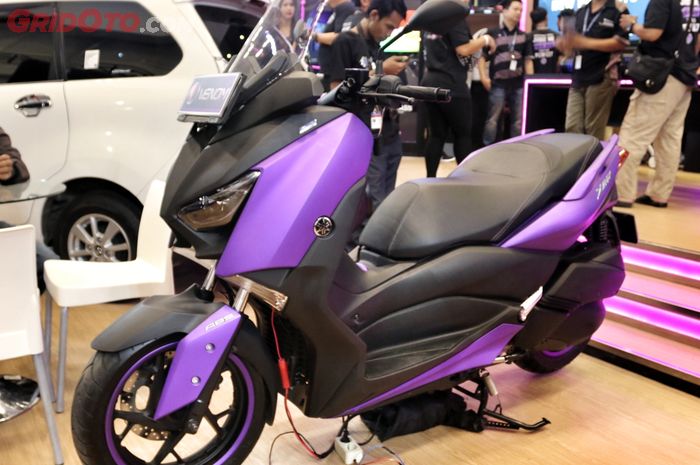Yamaha XMAX prototype Venom dengan speaker outdoor