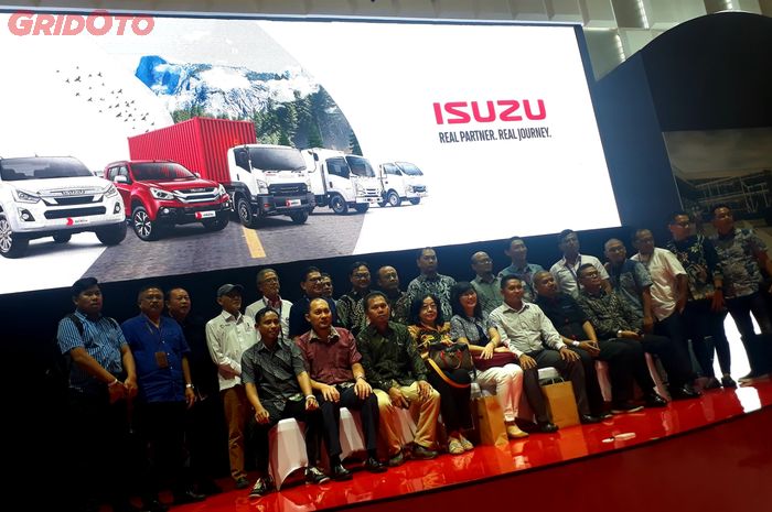 Astra Isuzu dukung Program Langit Biru