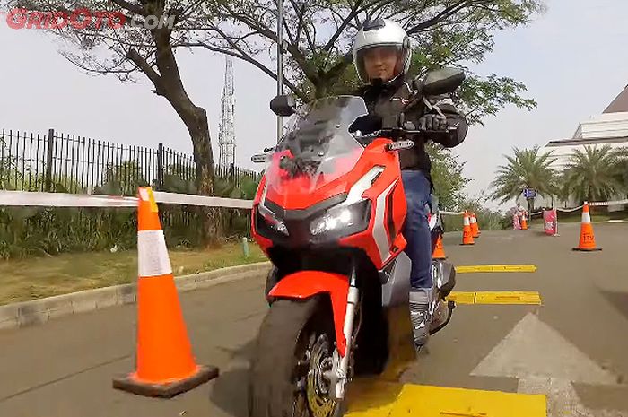 Netizen Ribut Gara gara Video Tes Sok Depan  Honda ADV150 