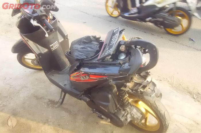 Kondisi  Honda Beat yang mengalami kecelakaan di Jalan Raya Serang km10,5 Bitung Jaya, kabupaten Tangerang. 