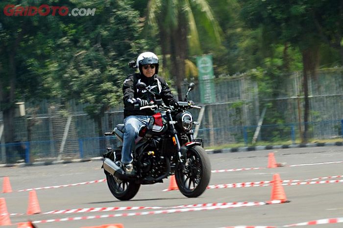 Benelli Leoncino 250 test ride