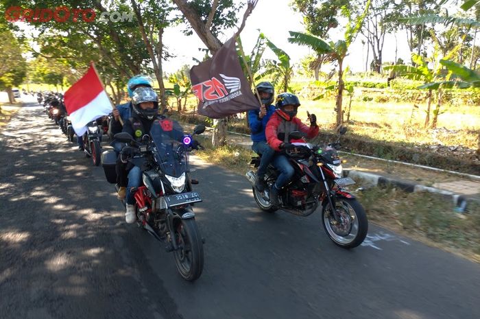 Rombongan CB150R Convoy Merdeka dalam perjalanan menuju Museum Linggarjati (17/8).