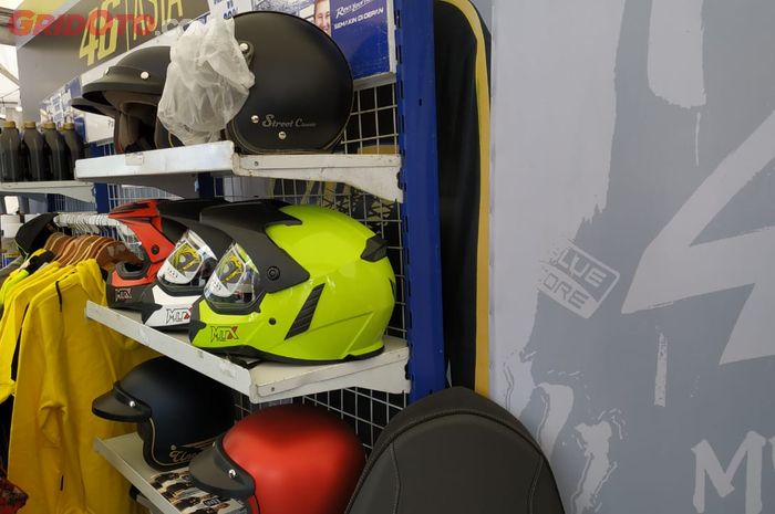 Ragam apparel, chemical dan helm coba ditawarkan Yamaha dengan harga menarik selama Otobursa Tumplek Blek 2019.